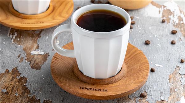 Eine Alternative für Alle, Die auf den Klassischen Kaffeegeschmack Nicht Verzıchten Können: AMERICANO